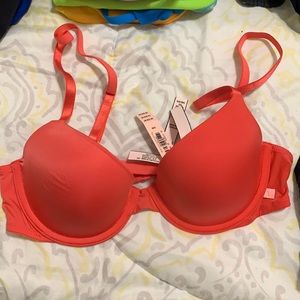 Victoria’s Secret t-shirt bra